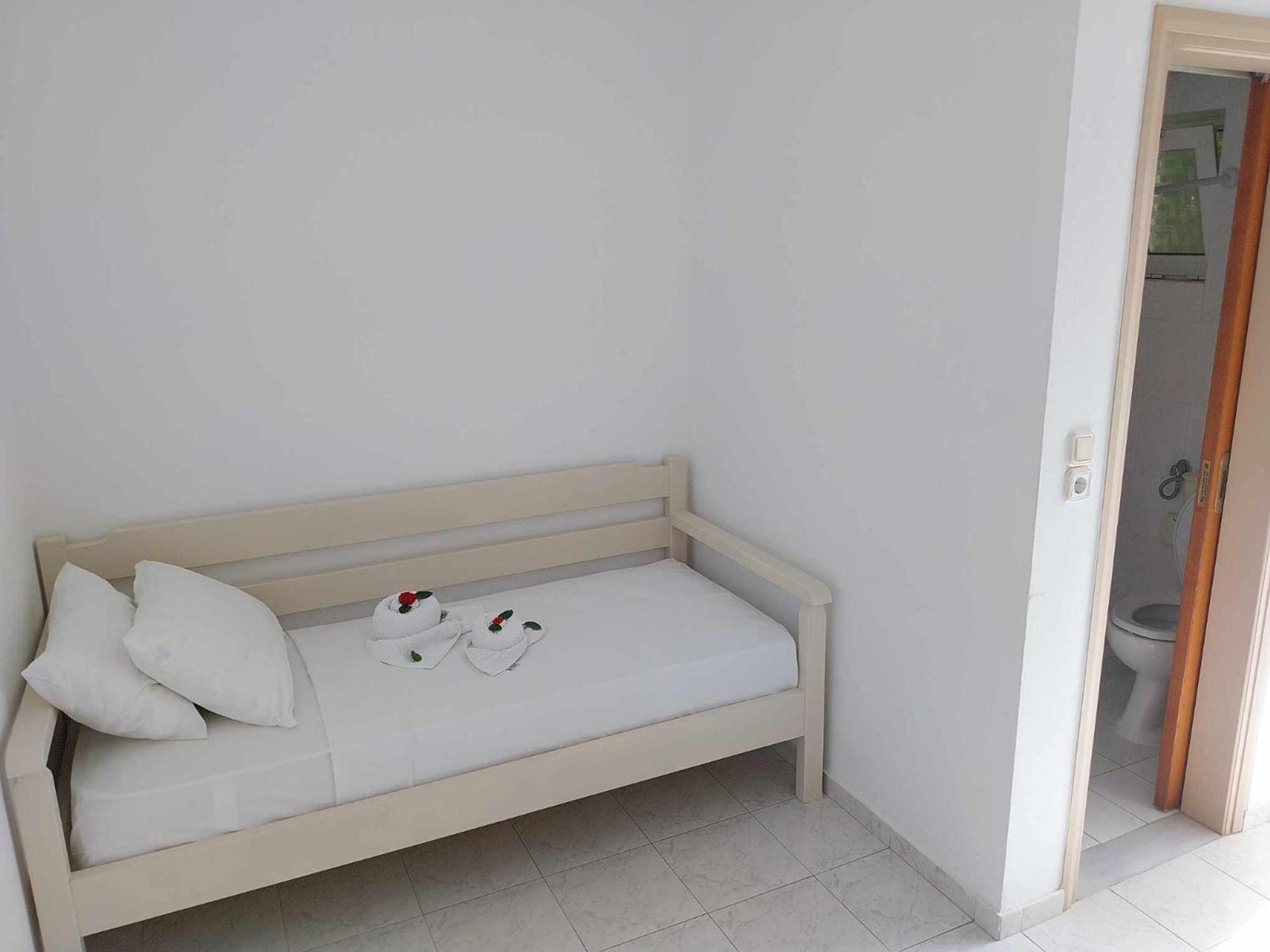 Litinas Apartments With Pool Agia Marina Dış mekan fotoğraf