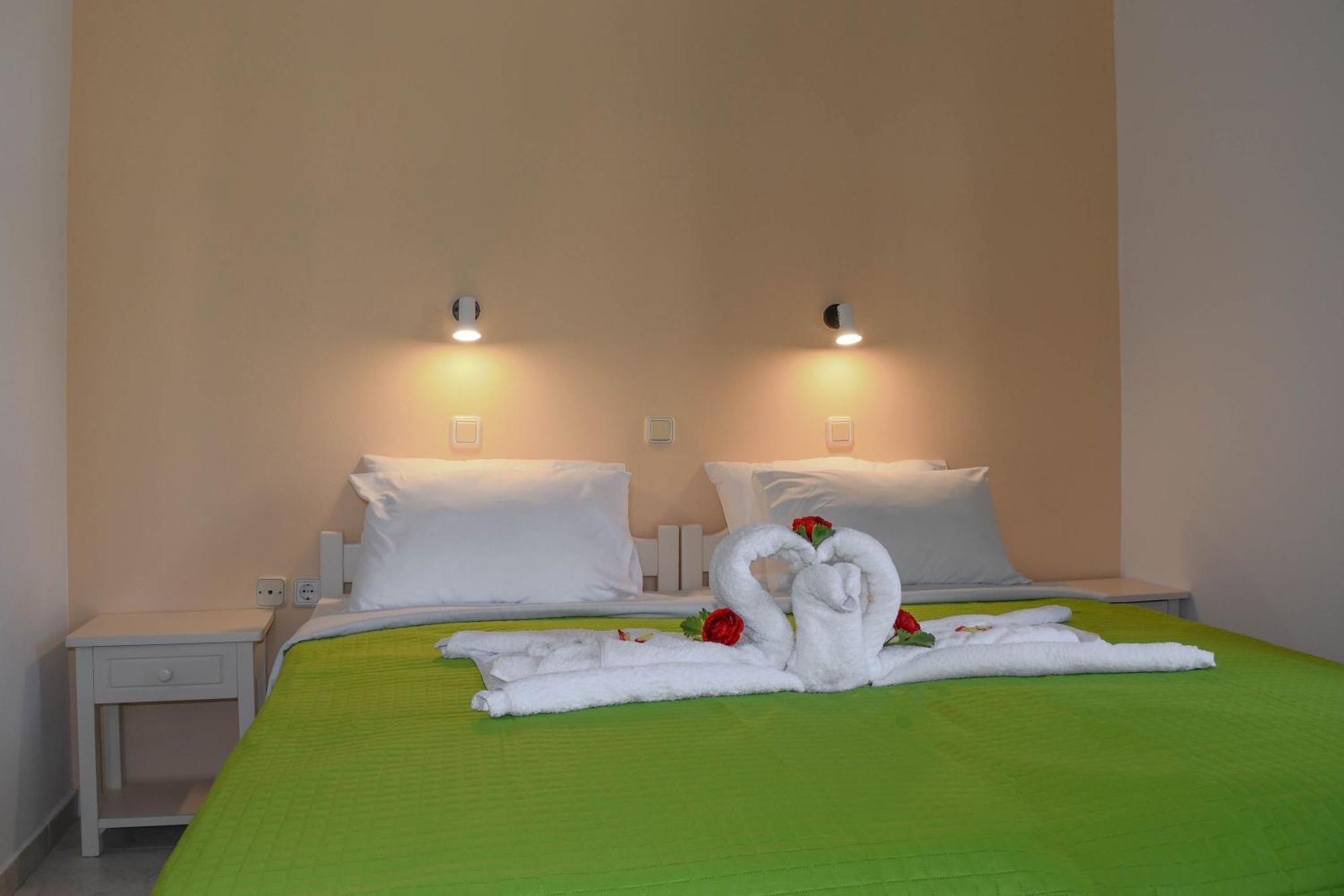 Litinas Apartments With Pool Agia Marina Dış mekan fotoğraf