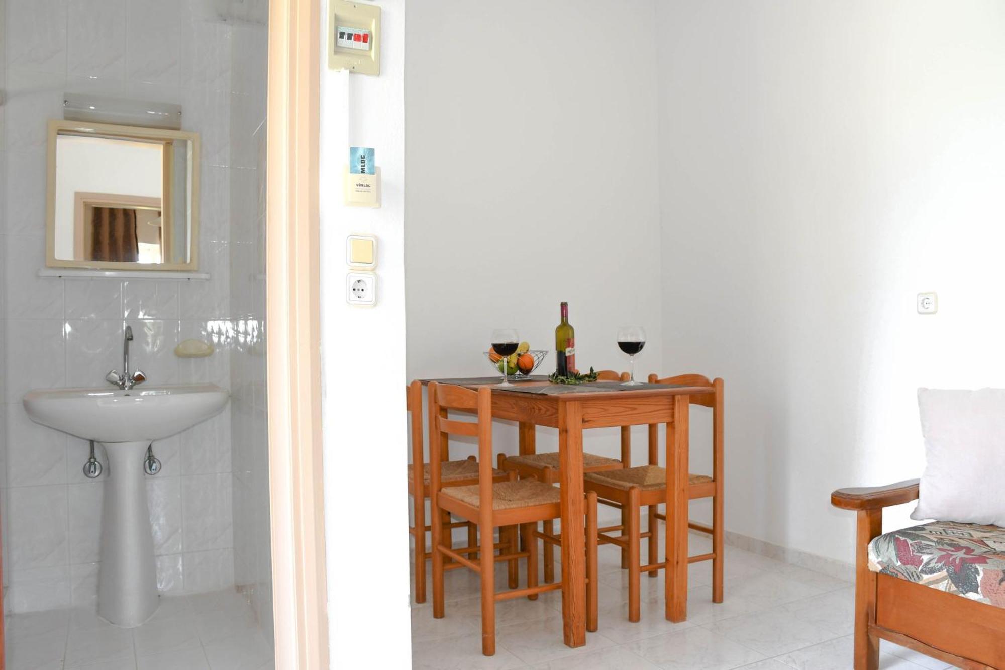 Litinas Apartments With Pool Agia Marina Dış mekan fotoğraf