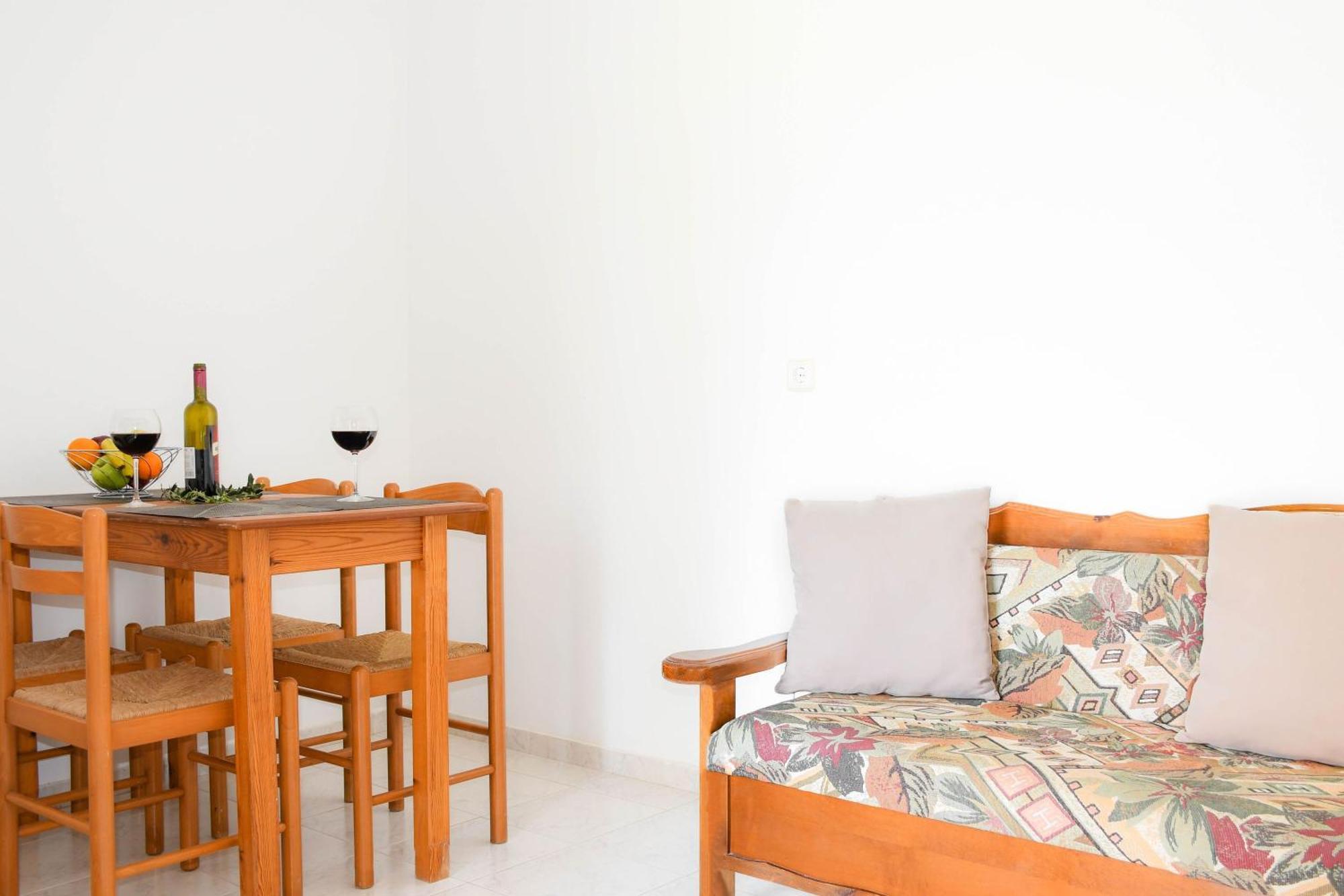 Litinas Apartments With Pool Agia Marina Dış mekan fotoğraf