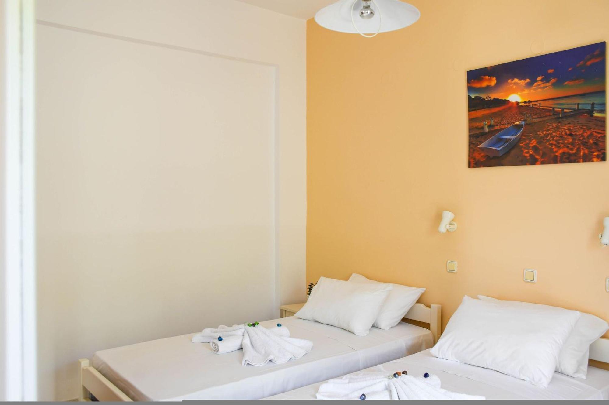 Litinas Apartments With Pool Agia Marina Dış mekan fotoğraf