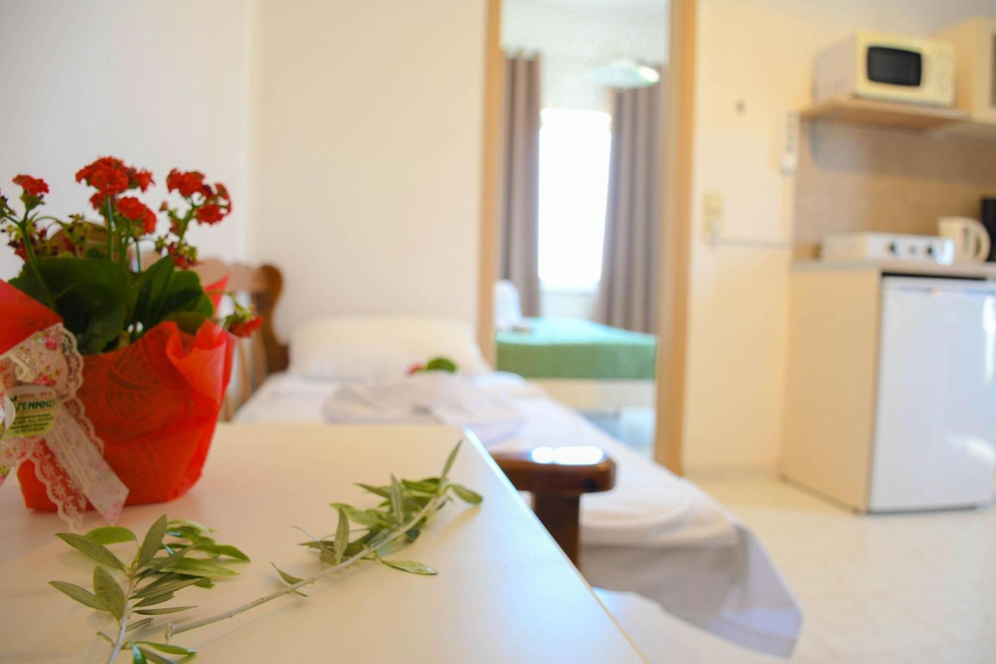 Litinas Apartments With Pool Agia Marina Dış mekan fotoğraf
