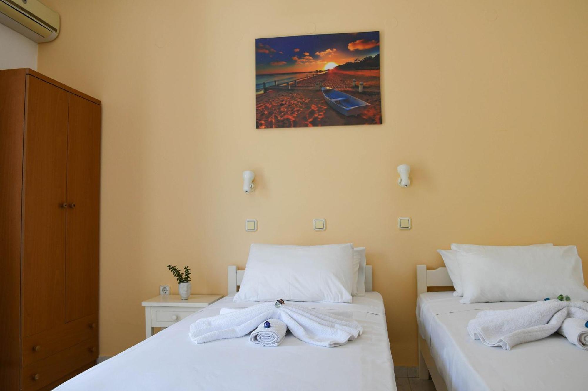 Litinas Apartments With Pool Agia Marina Dış mekan fotoğraf