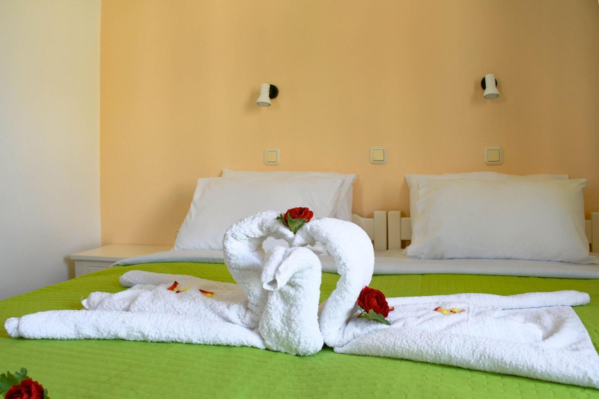 Litinas Apartments With Pool Agia Marina Dış mekan fotoğraf