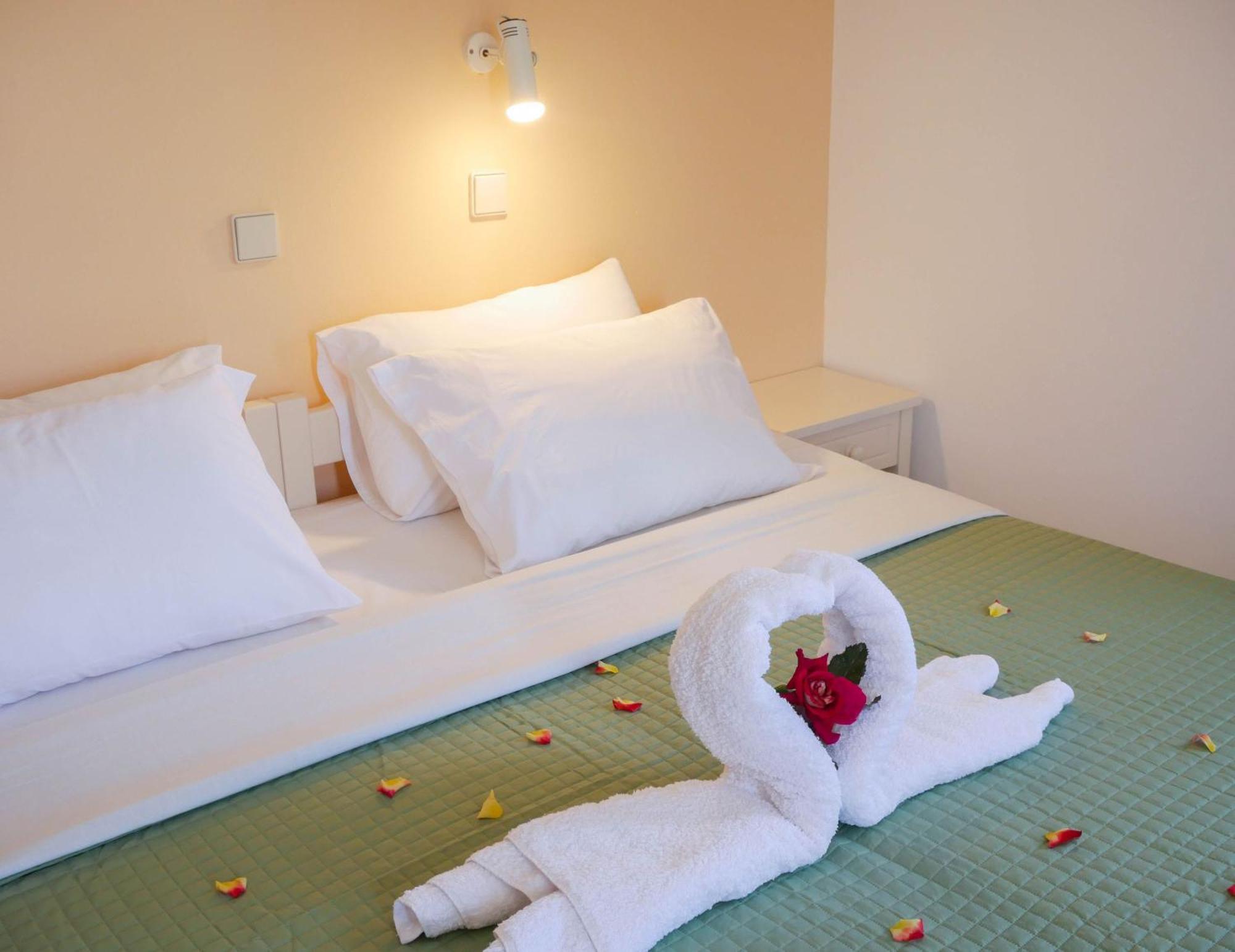 Litinas Apartments With Pool Agia Marina Dış mekan fotoğraf