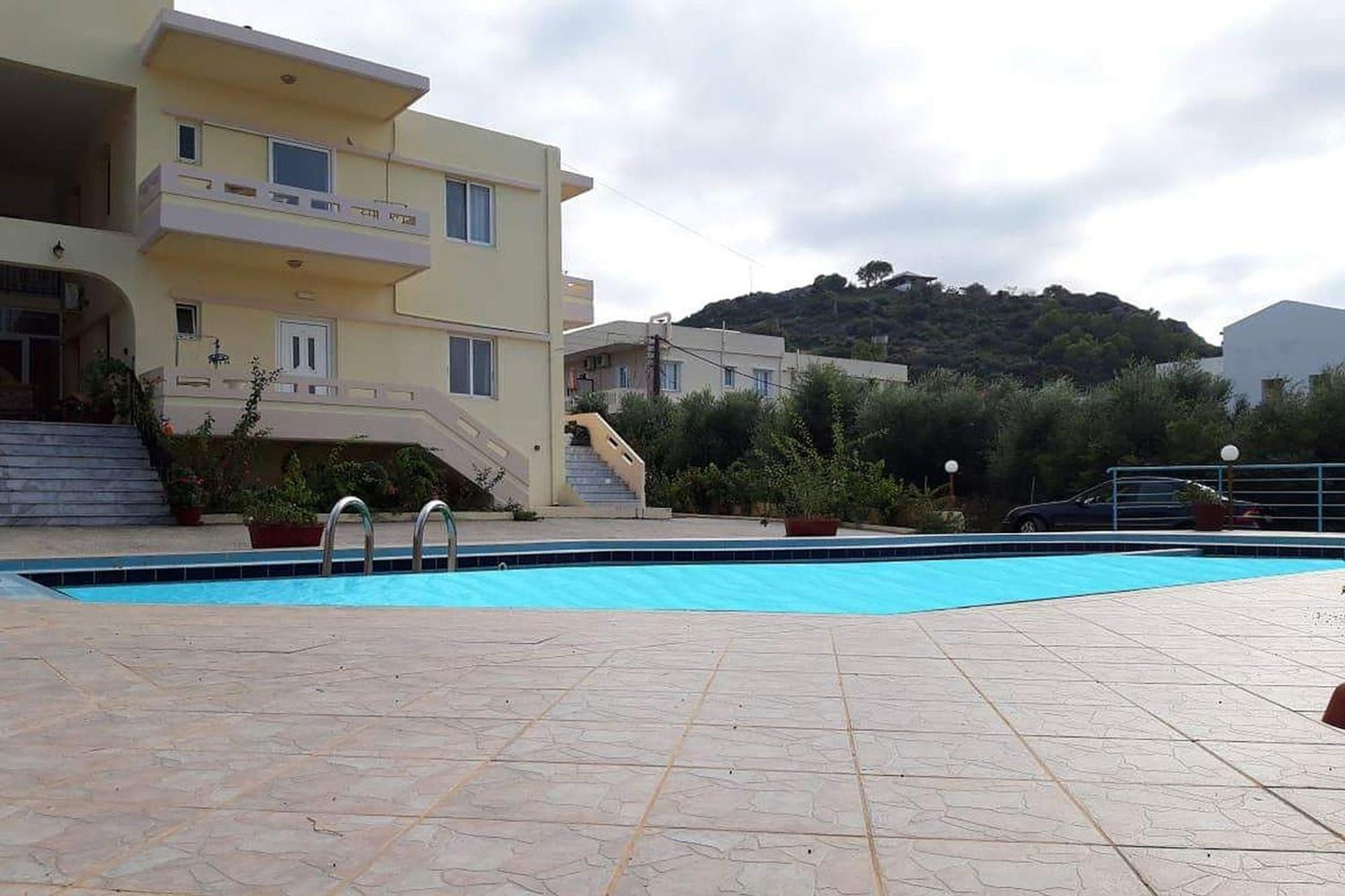 Litinas Apartments With Pool Agia Marina Dış mekan fotoğraf