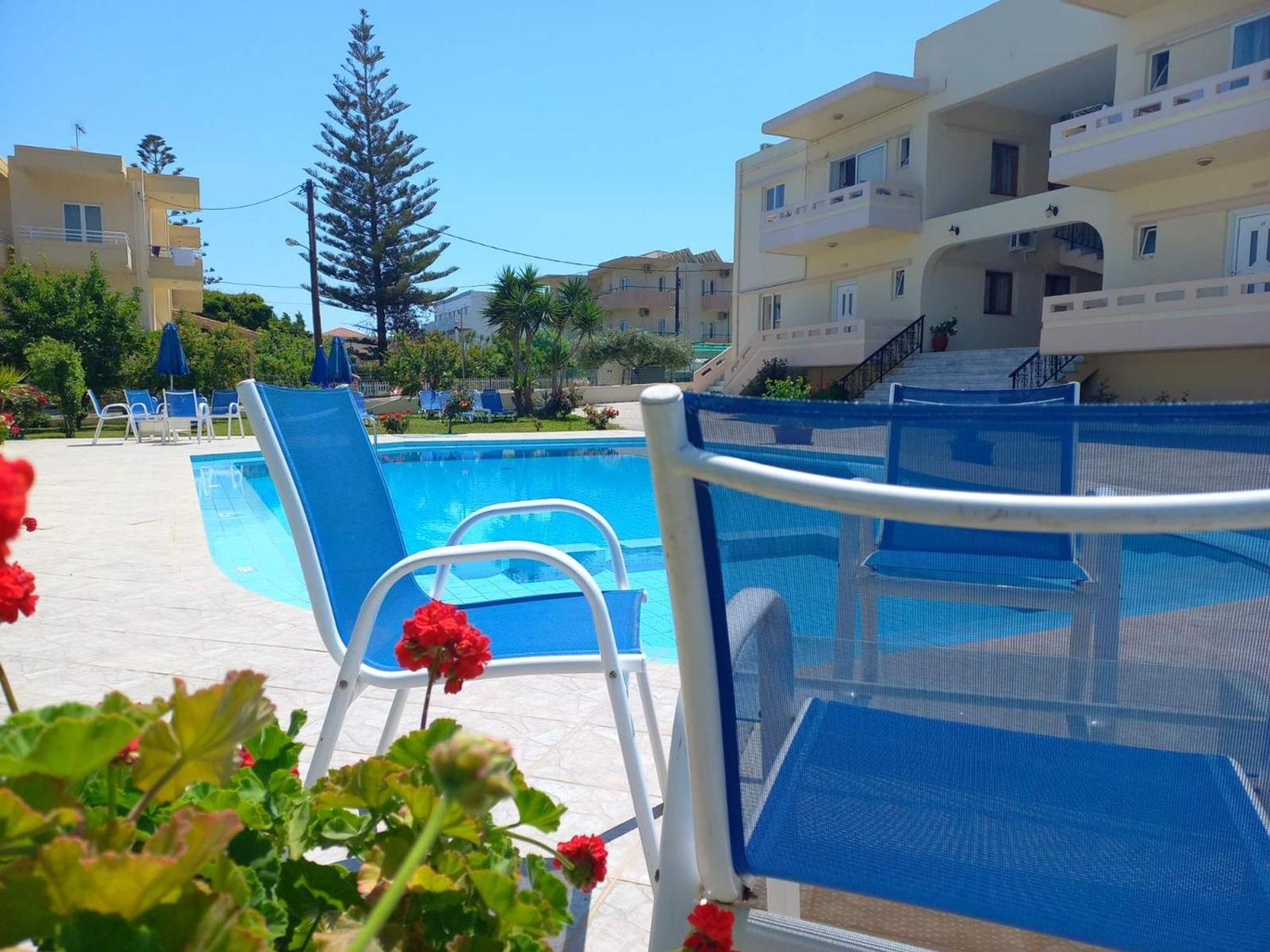 Litinas Apartments With Pool Agia Marina Dış mekan fotoğraf
